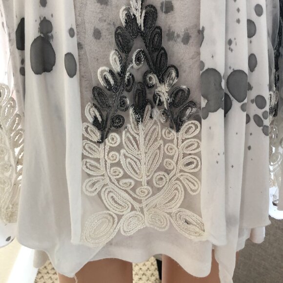 Beautiful top with sheer overlay - Picture 8 of 9